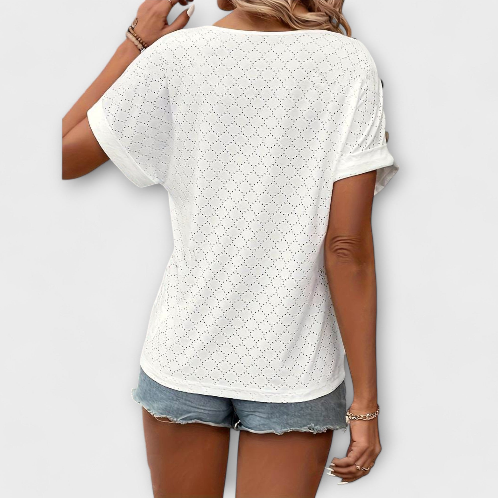 Mia - Buttoned T-shirt with V-neck